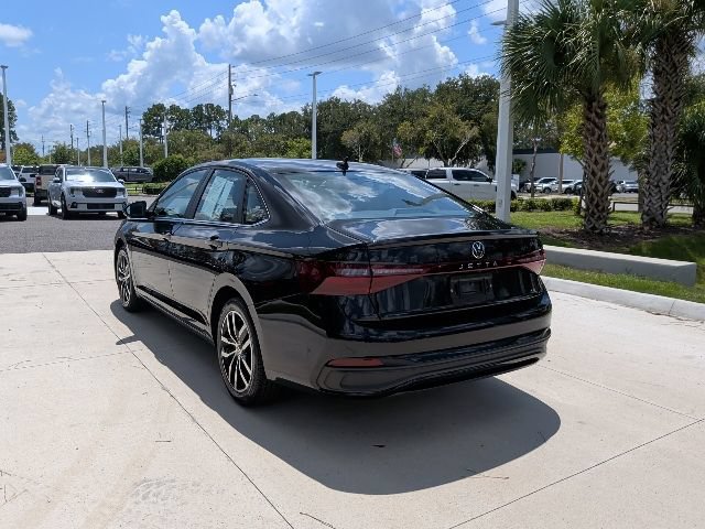 Used 2025 Volkswagen Jetta SE FWD image 9