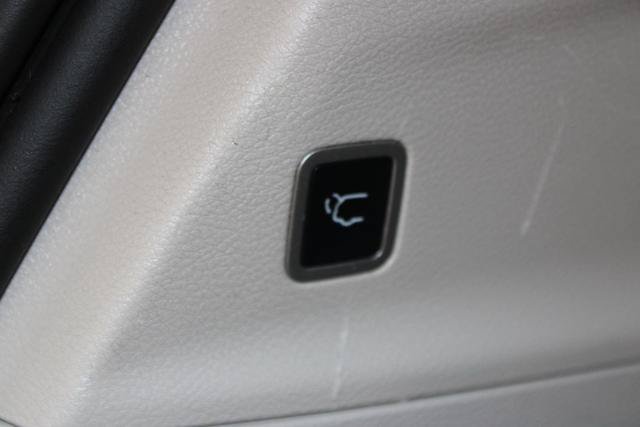 Used 2023 Chrysler Pacifica Limited FWD image 28