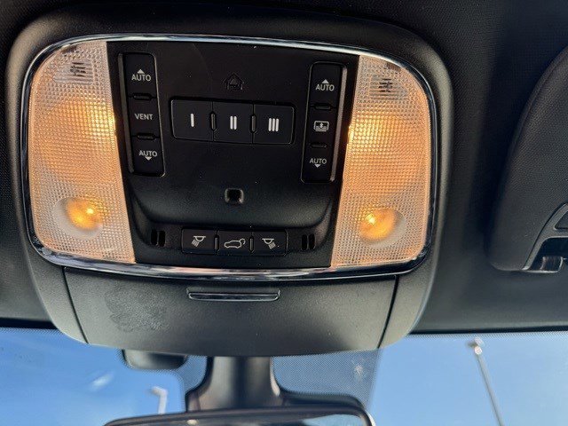 Used 2022 Jeep Grand Cherokee Limited w/ Trailer Tow Group IV image 18