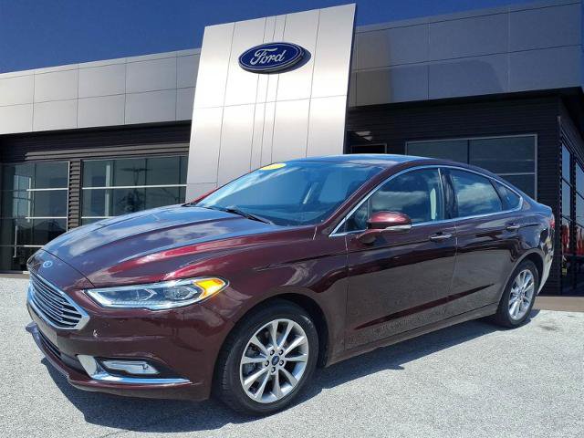 Certified 2017 Ford Fusion SE w/ Fusion SE Technology Package FWD image 4