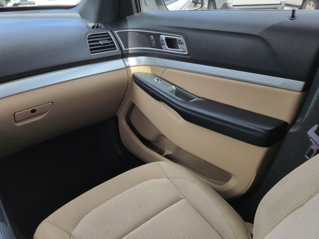 Certified 2017 Ford Explorer XLT FWD image 18