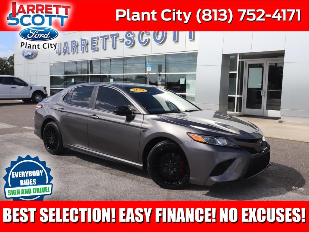 Used 2020 Toyota Camry SE FWD image 1