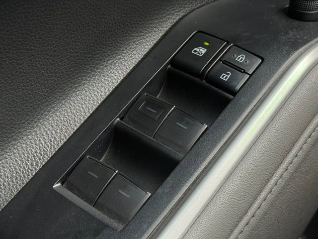 Used 2021 Toyota Highlander LE FWD image 26