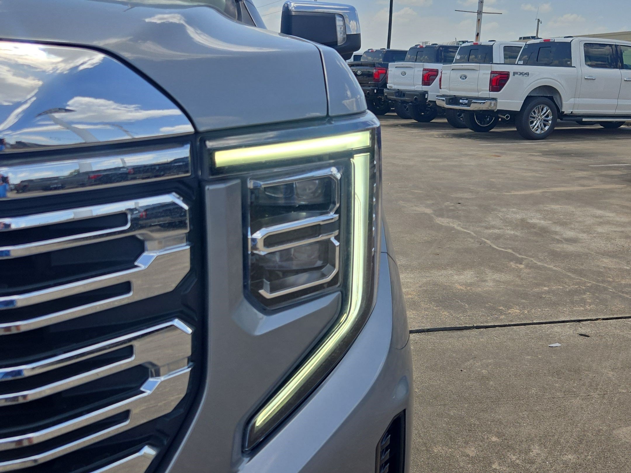 Used 2024 GMC Sierra 1500 Denali w/ Denali Reserve Package AWD/4WD image 12