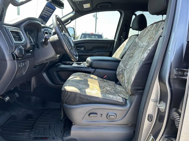 Used 2018 Nissan Titan SV w/ SV Convenience Package AWD/4WD image 16