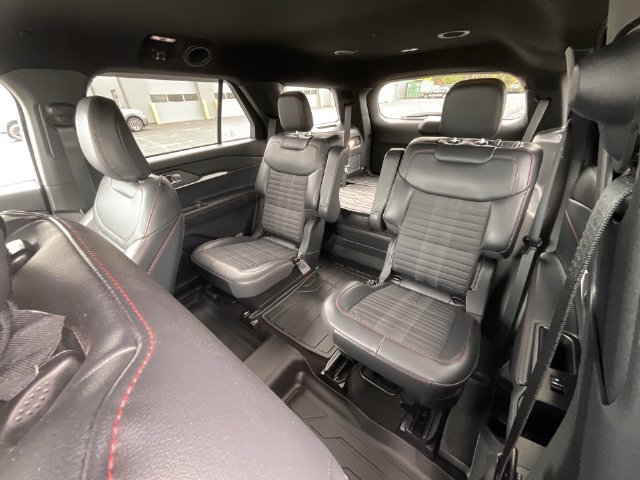 Certified 2025 Ford Explorer ST-Line AWD/4WD image 23