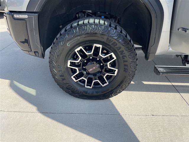 Used 2025 GMC Sierra 2500 AT4X AWD/4WD image 10