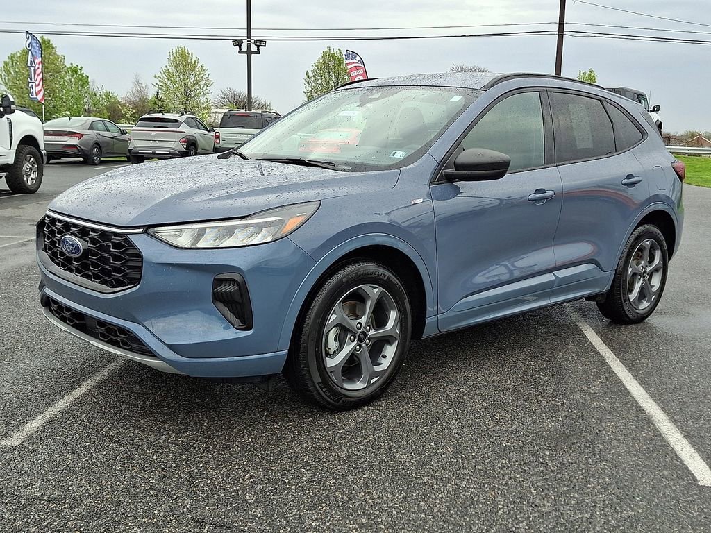 Certified 2024 Ford Escape ST-Line w/ Tech Pack #1 AWD/4WD image 3