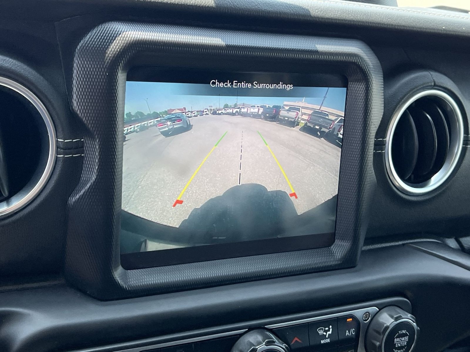 Used 2020 Jeep Wrangler Unlimited Sahara AWD/4WD image 19