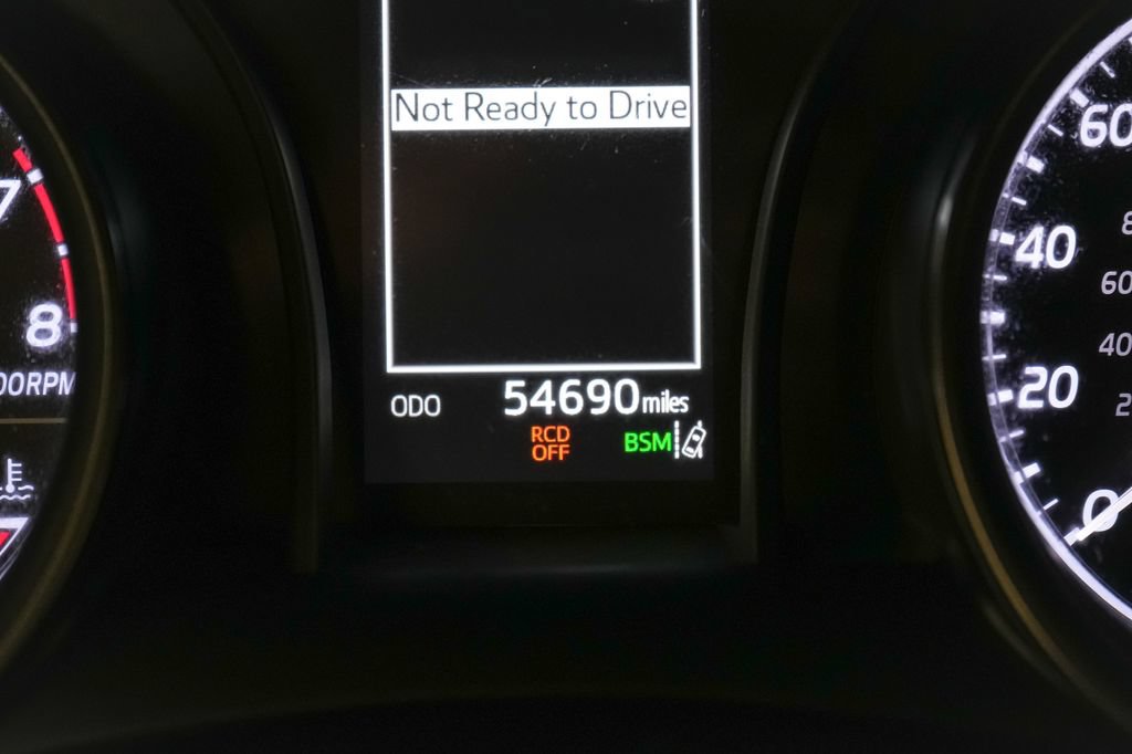 Used 2021 Toyota Camry SE w/ Cold Weather Package FWD image 17