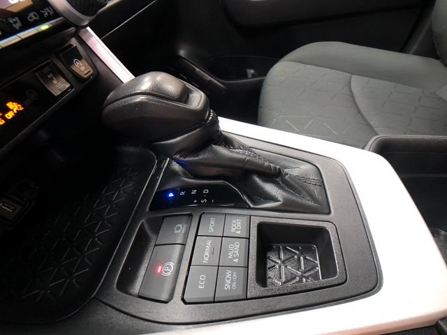 Used 2021 Toyota RAV4 XLE w/ XLE Grade Weather Package AWD/4WD image 16
