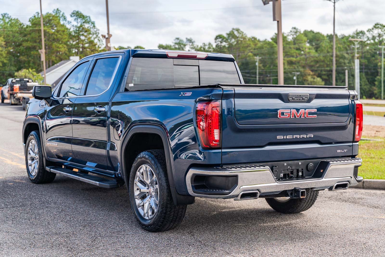 Used 2021 GMC Sierra 1500 SLT w/ SLT Convenience Package image 3