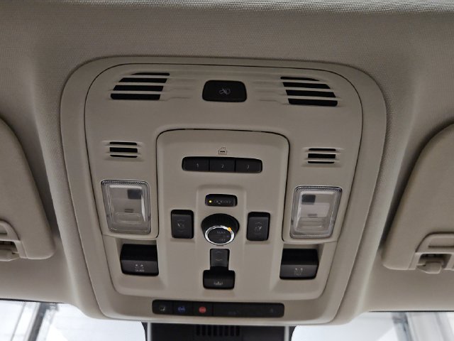Used 2024 GMC Yukon Denali w/ Advanced Technology Package AWD/4WD image 14