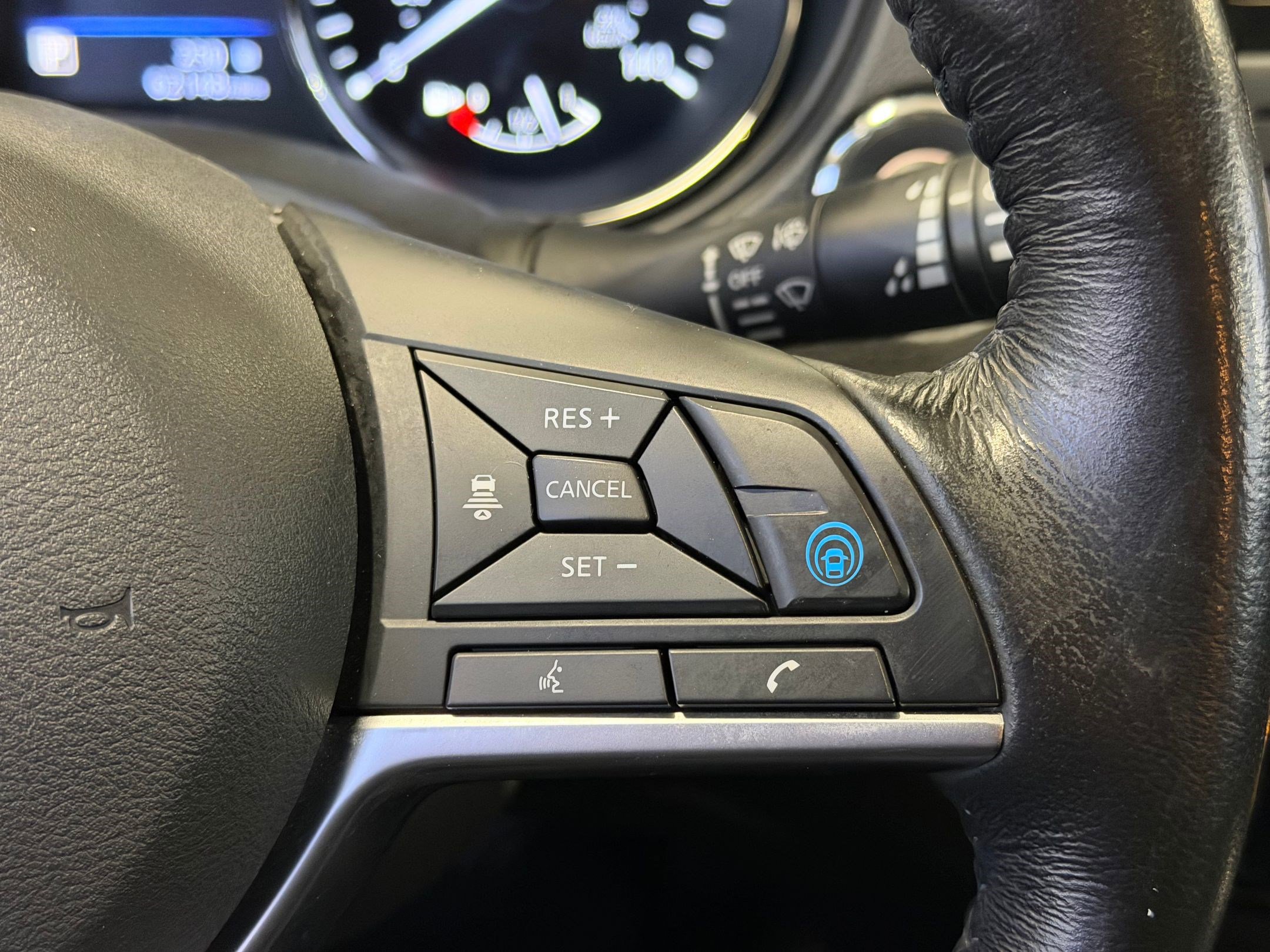 Used 2018 Nissan Rogue SL w/ Premium Package image 25