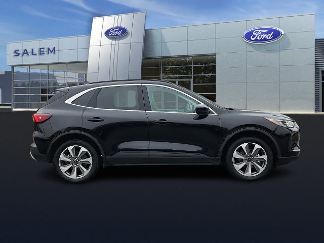 Certified 2025 Ford Escape Platinum AWD/4WD image 2