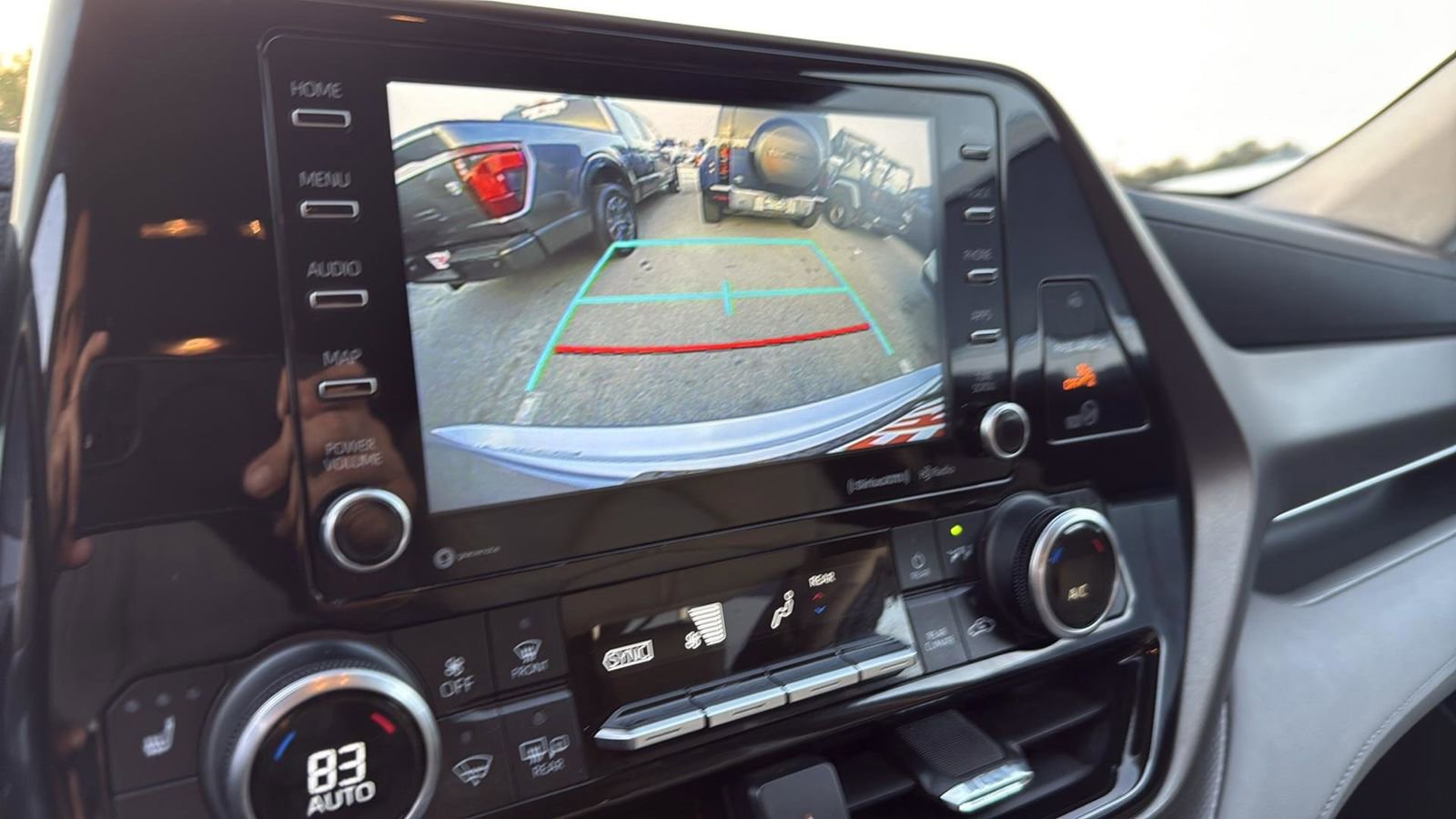 Used 2021 Toyota Highlander XLE image 17