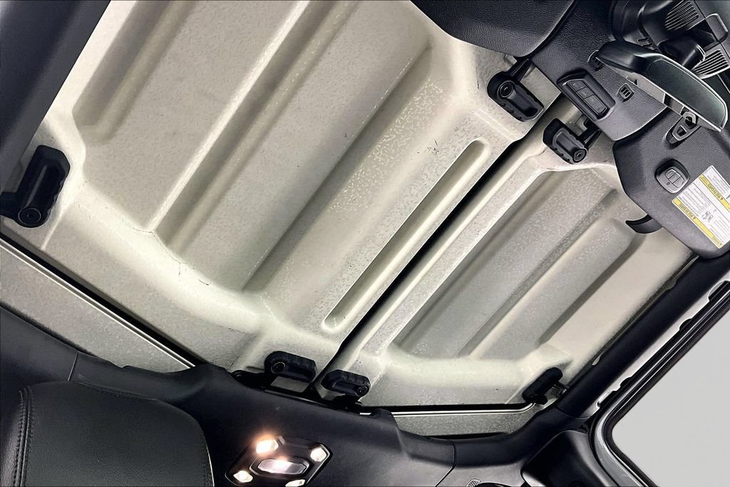 Used 2020 Jeep Gladiator Overland AWD/4WD image 23