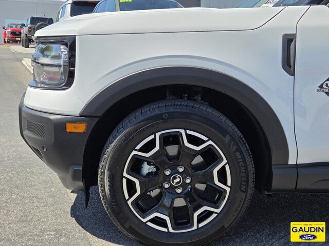 Certified 2025 Ford Bronco Sport Outer Banks w/ Outer Banks Tech Package+ AWD/4WD image 10
