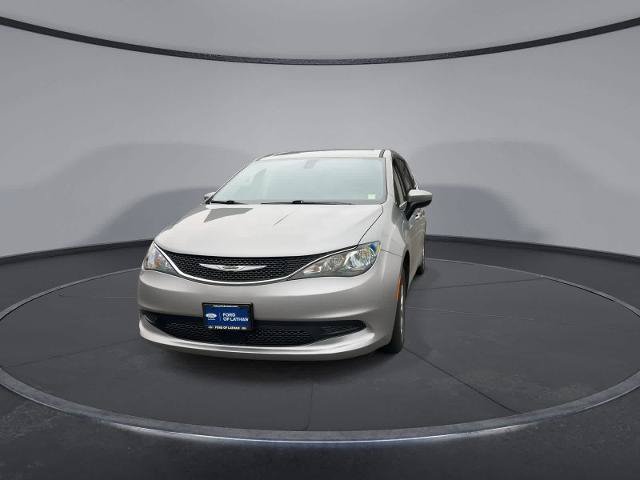 Used 2021 Chrysler Voyager LX FWD image 3