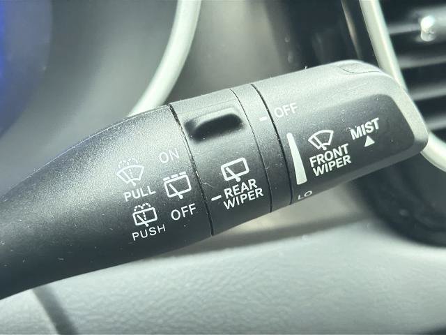Used 2024 Chrysler Pacifica Touring-L FWD image 25