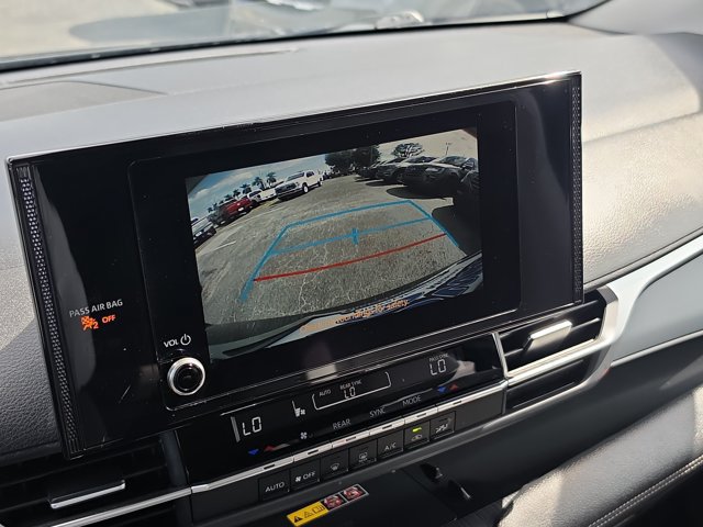 Used 2025 Toyota Sienna LE FWD image 27