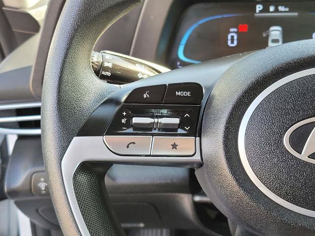 Used 2025 Hyundai Elantra SE FWD image 24