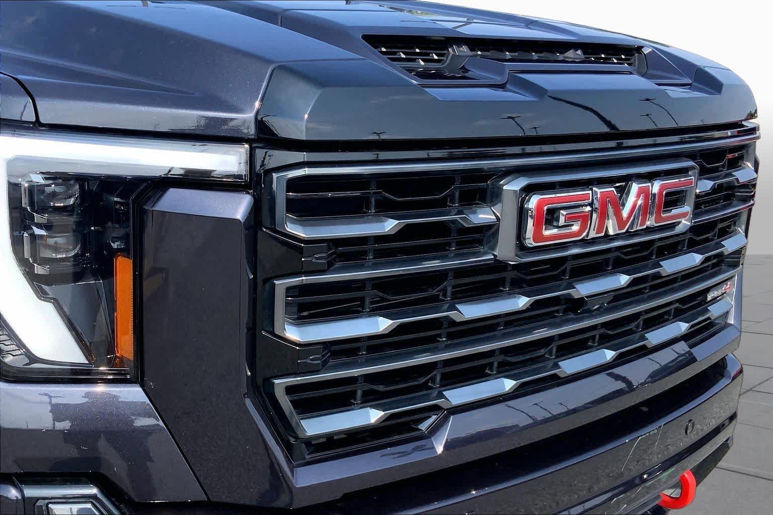 Used 2024 GMC Sierra 2500 AT4 w/ Technology Package AWD/4WD image 29