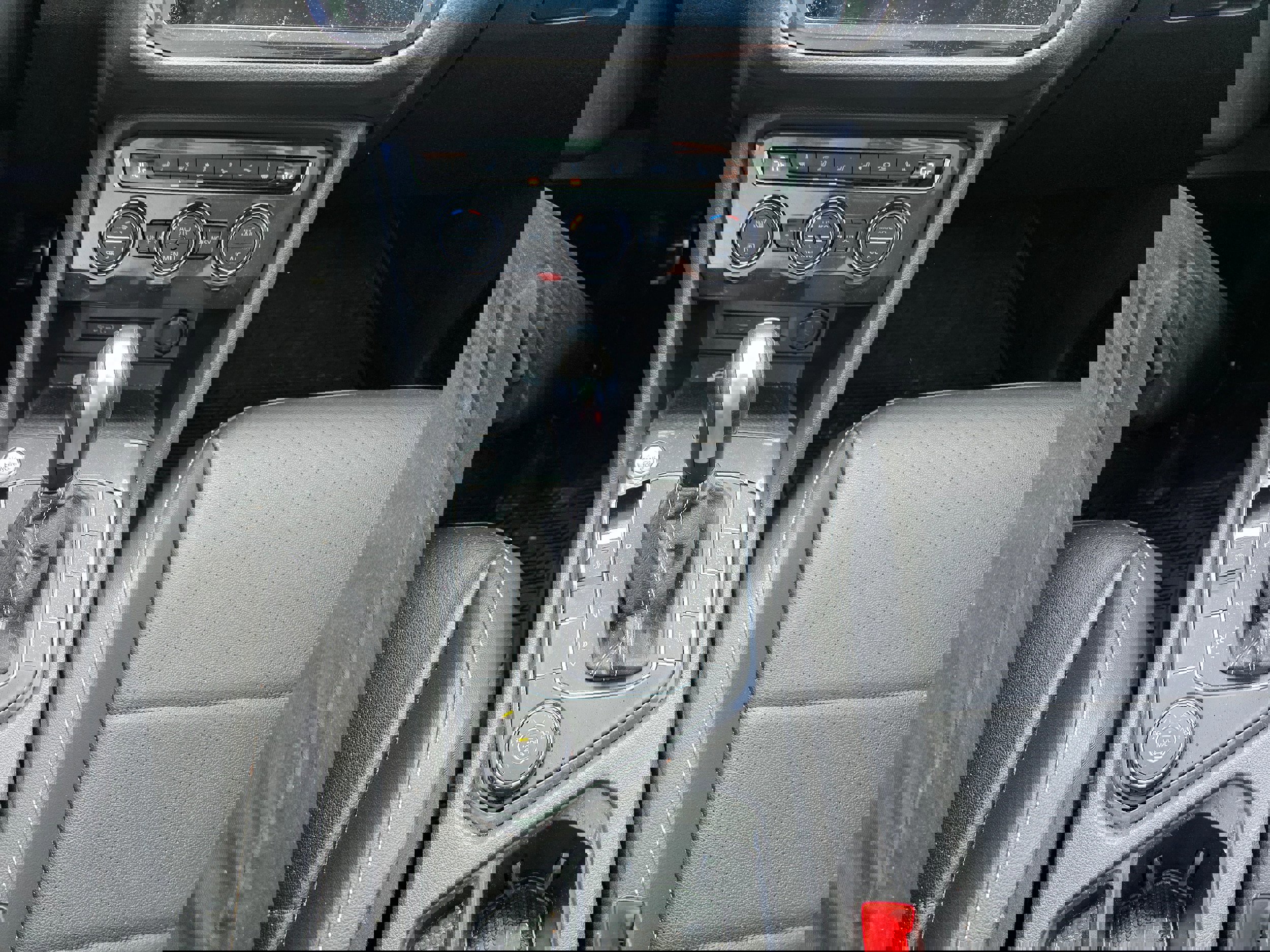 Used 2021 Volkswagen Tiguan SE R-Line image 10