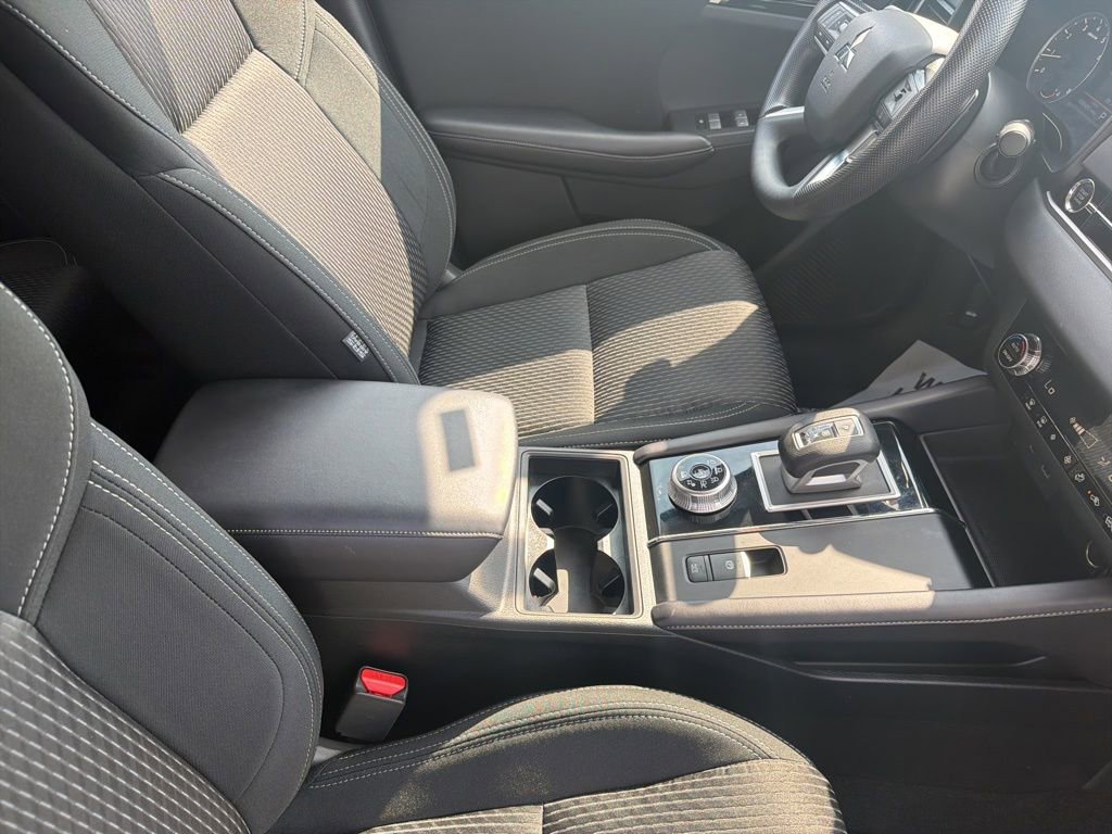 Used 2024 Mitsubishi Outlander ES AWD/4WD image 35