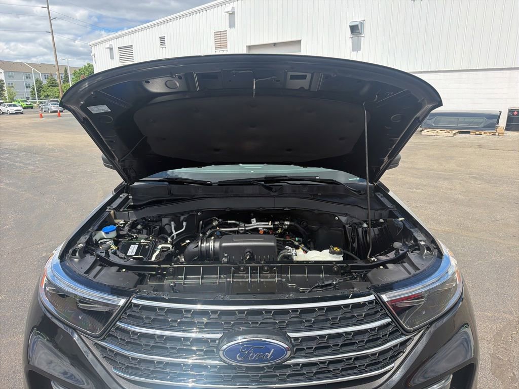 Certified 2022 Ford Explorer XLT w/ Equipment Group 202A AWD/4WD image 30