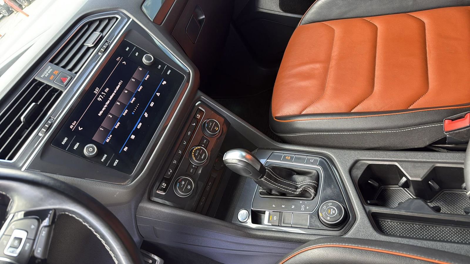 Used 2021 Volkswagen Tiguan SEL Premium R-Line image 21