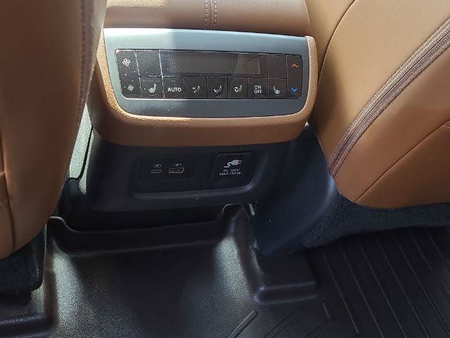 Used 2023 Nissan Pathfinder Platinum FWD image 21