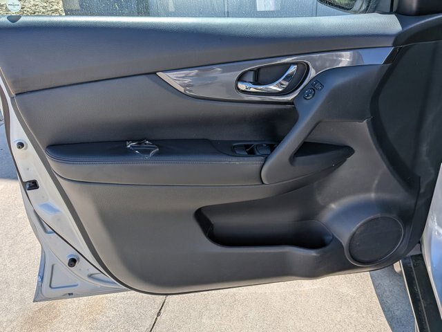 Used 2020 Nissan Rogue S w/ Special Edition Package FWD image 12