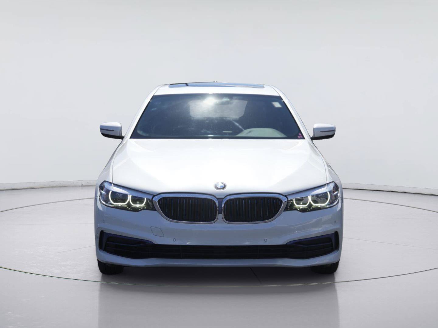 Used 2019 BMW 530e xDrive AWD/4WD image 3