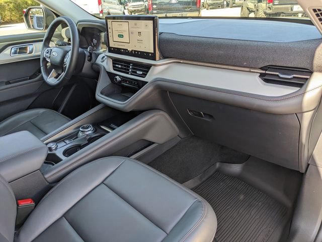 Certified 2025 Ford Explorer Active w/ Active Comfort Package AWD/4WD image 14