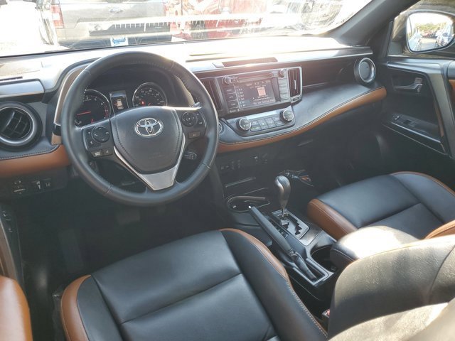 Used 2018 Toyota RAV4 SE image 13