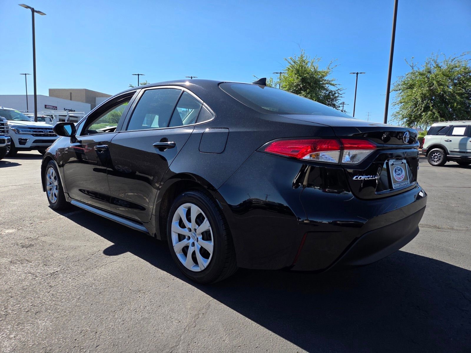 Used 2023 Toyota Corolla LE FWD image 3