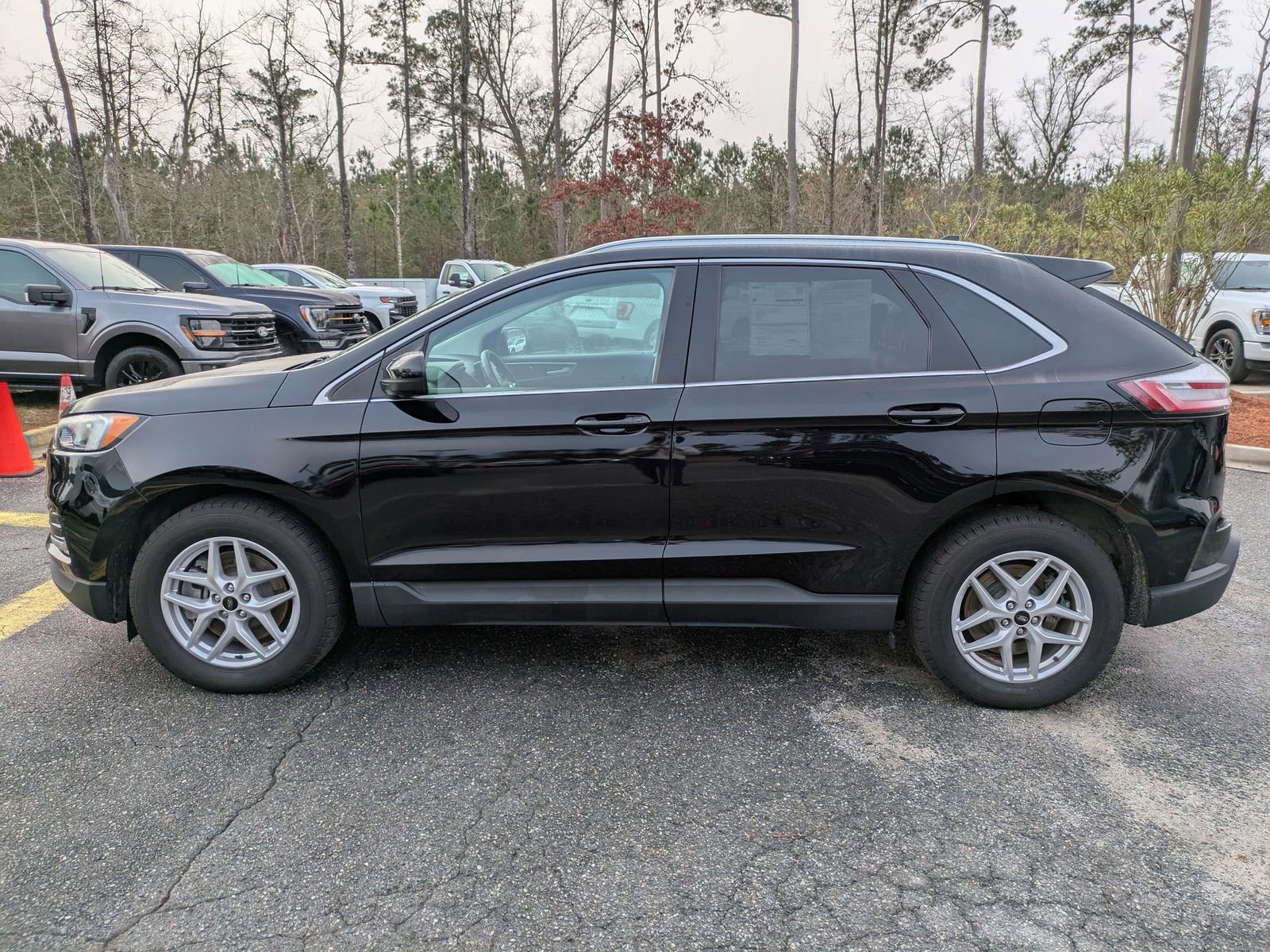 Certified 2024 Ford Edge SEL w/ Convenience Package image 2