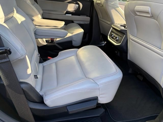 Certified 2025 Ford Expedition Active AWD/4WD image 44