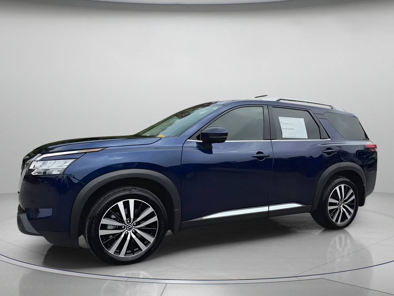 Used 2024 Nissan Pathfinder Platinum image 6