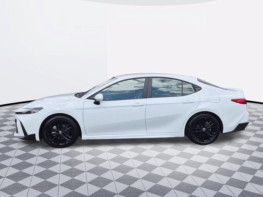 Used 2025 Toyota Camry SE FWD image 3
