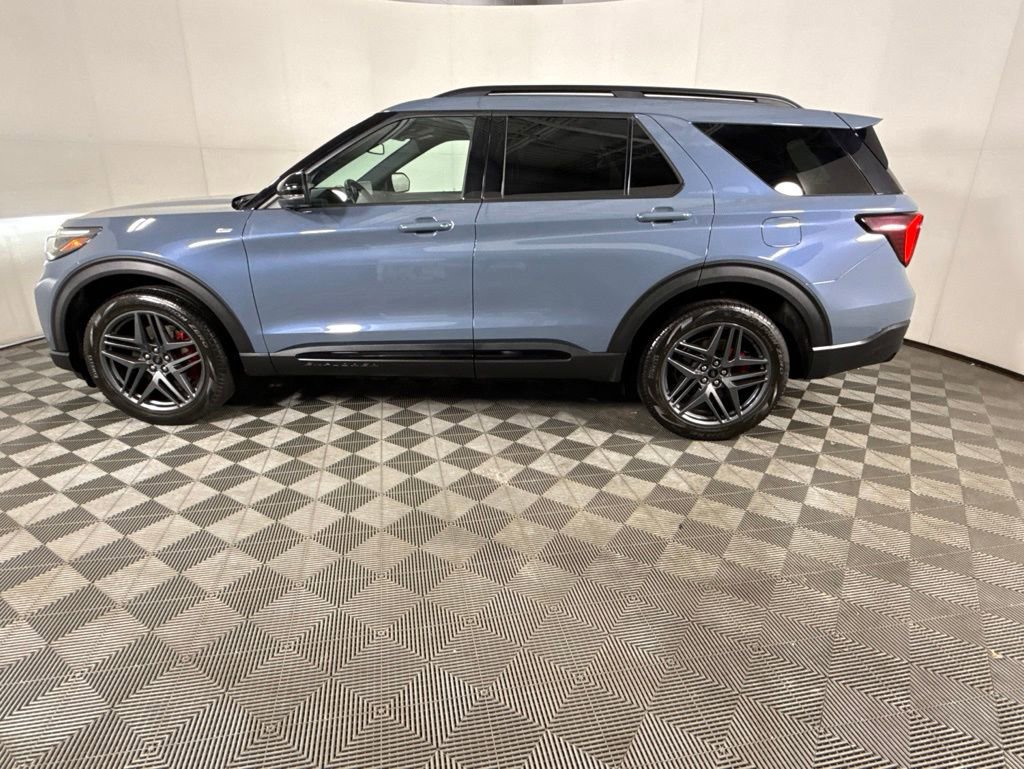 Certified 2025 Ford Explorer ST-Line w/ Premium Package AWD/4WD image 7