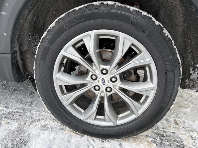 Certified 2022 Ford Explorer XLT w/ Equipment Group 202A image 5