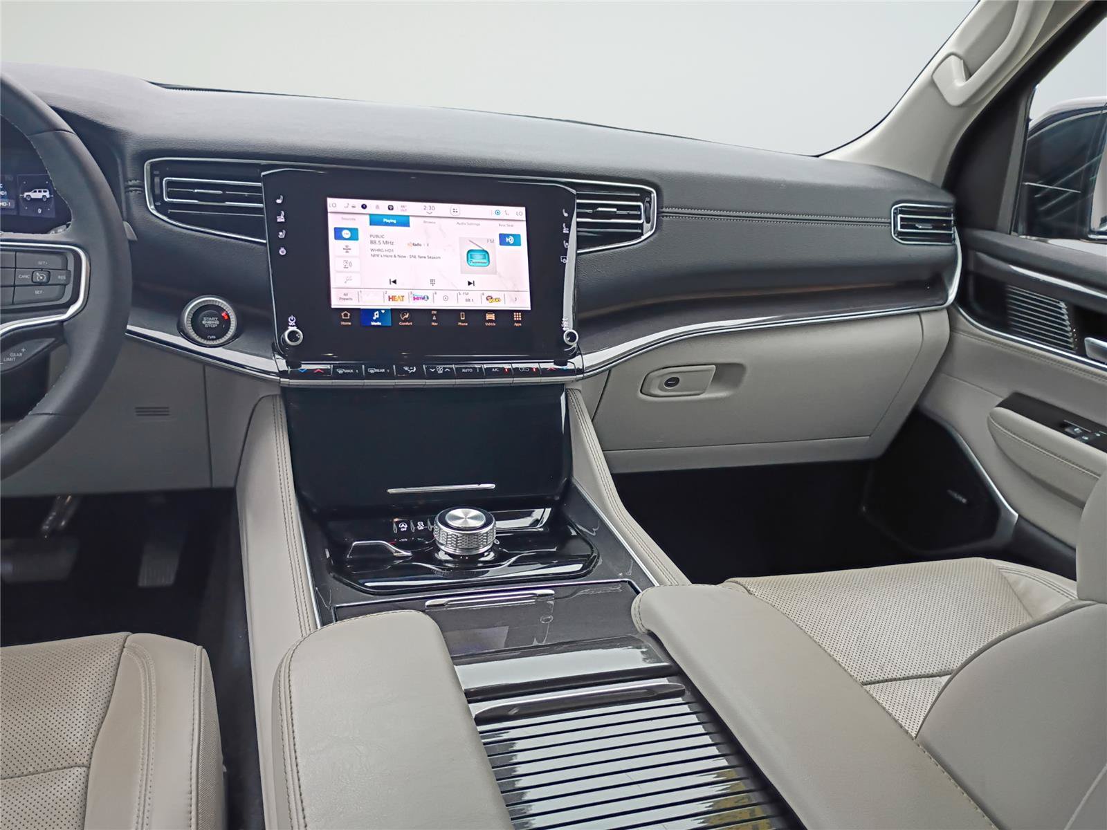 Used 2023 Jeep Wagoneer 4WD w/ Premium Group I image 17