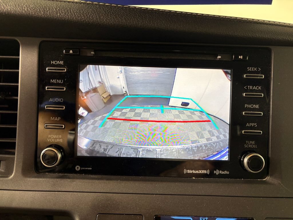 Used 2020 Toyota Sienna XLE FWD image 19