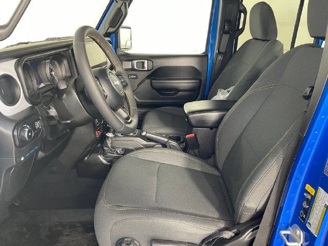Used 2024 Jeep Wrangler Unlimited AWD/4WD image 2