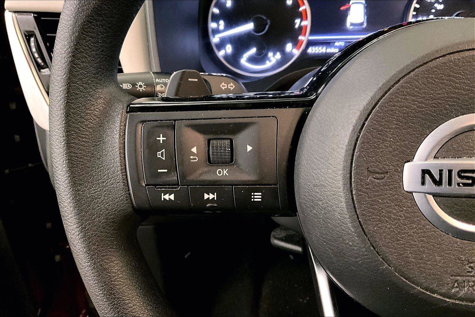 Used 2021 Nissan Rogue SV image 17