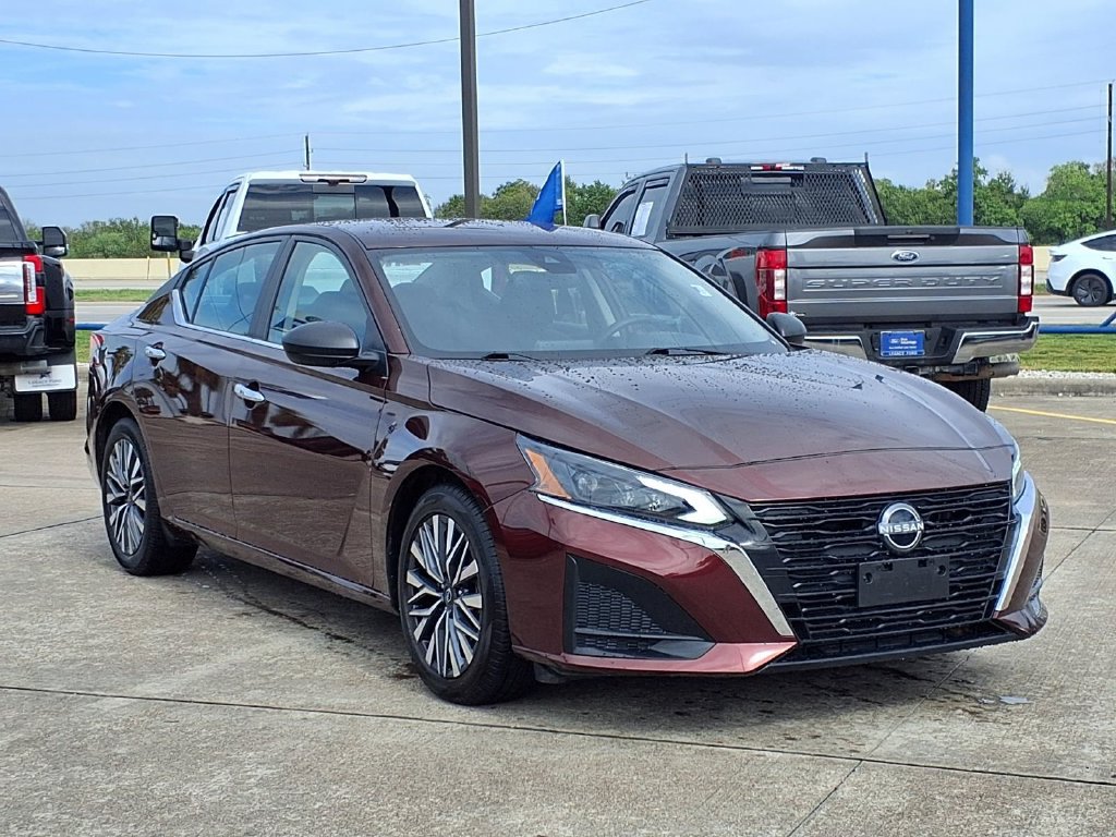 Used 2025 Nissan Altima 2.5 SV FWD image 7