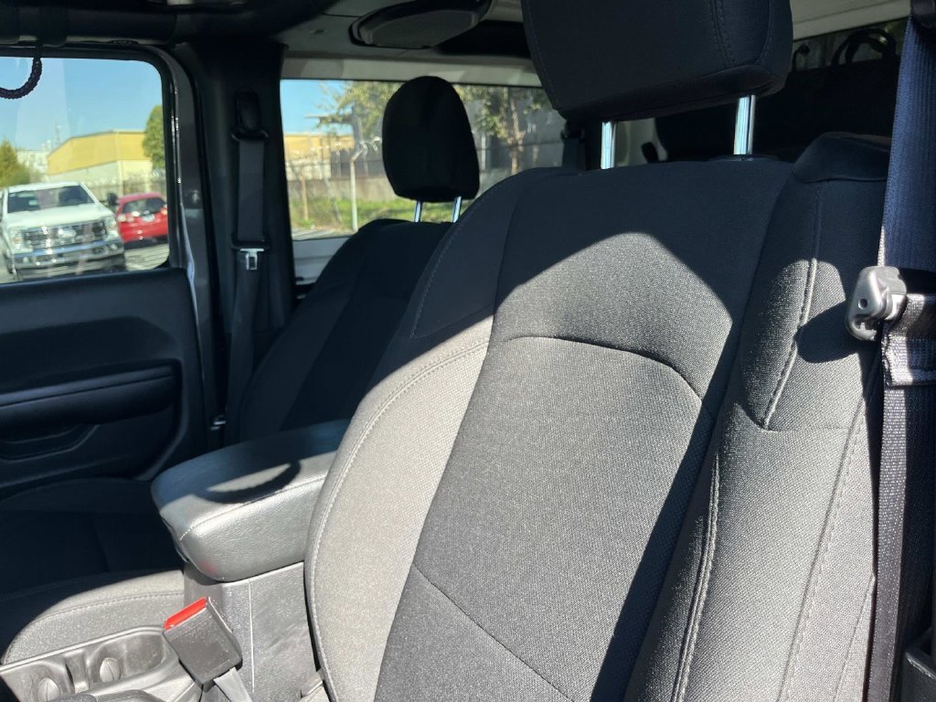 Used 2021 Jeep Wrangler Sport AWD/4WD image 26