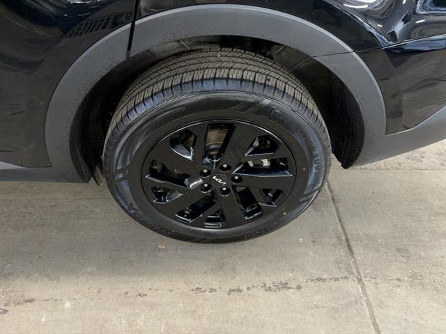 Used 2023 Kia Sorento S w/ Panoramic Sunroof Package AWD/4WD image 4